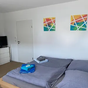 Gasthof Messezimmer Nahe Der Düsseldorfer Messe Mit Eigenem Eingang Und Gratis Minibar, Düsseldorf
